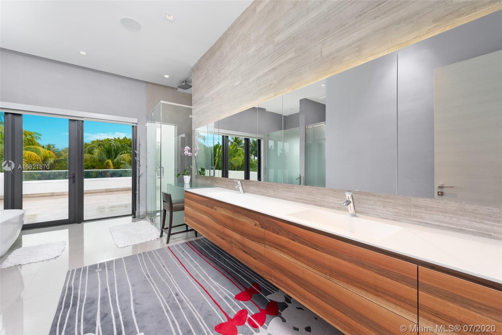 GOLDEN BEACH SEC E - Residential