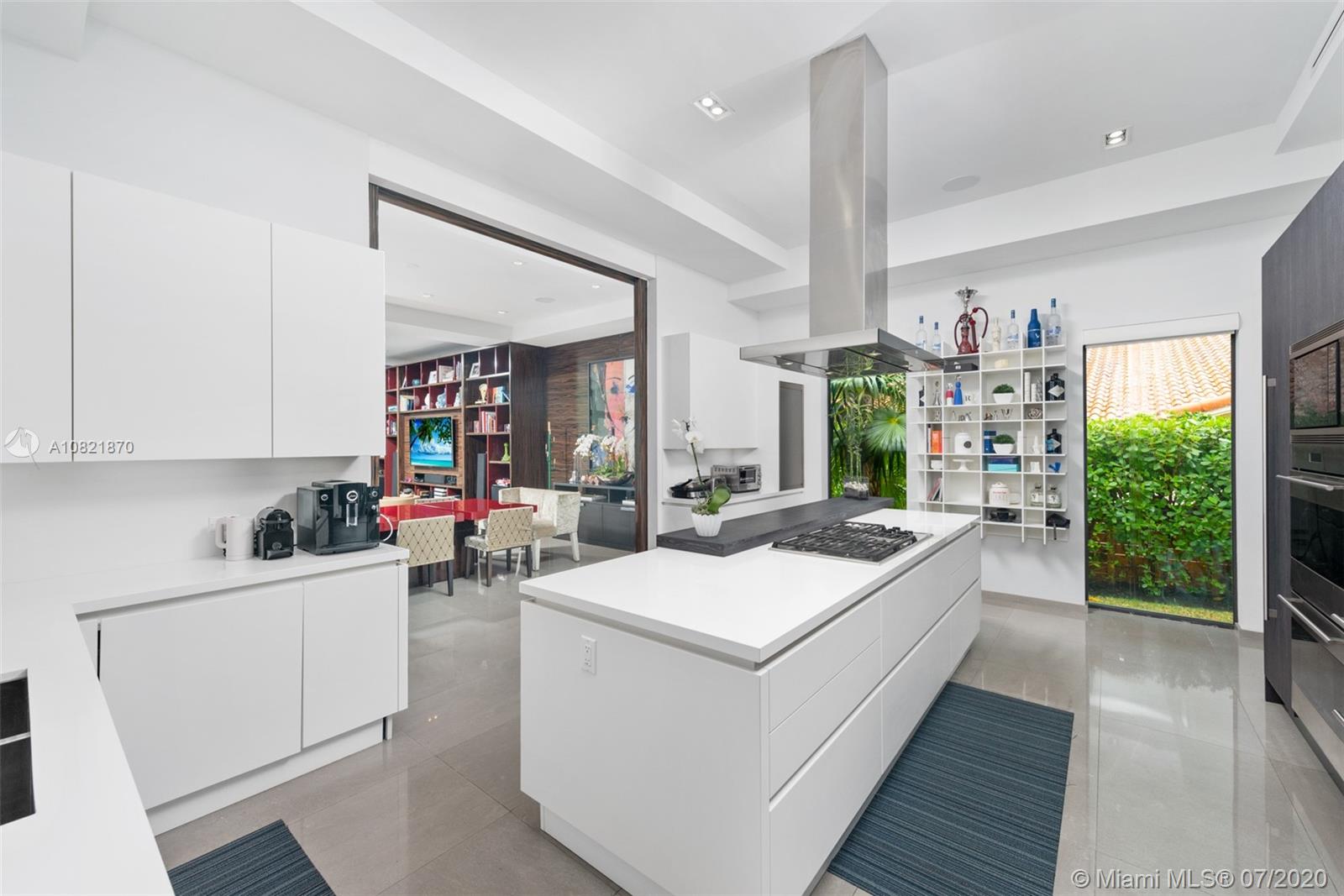 GOLDEN BEACH SEC E - Residential