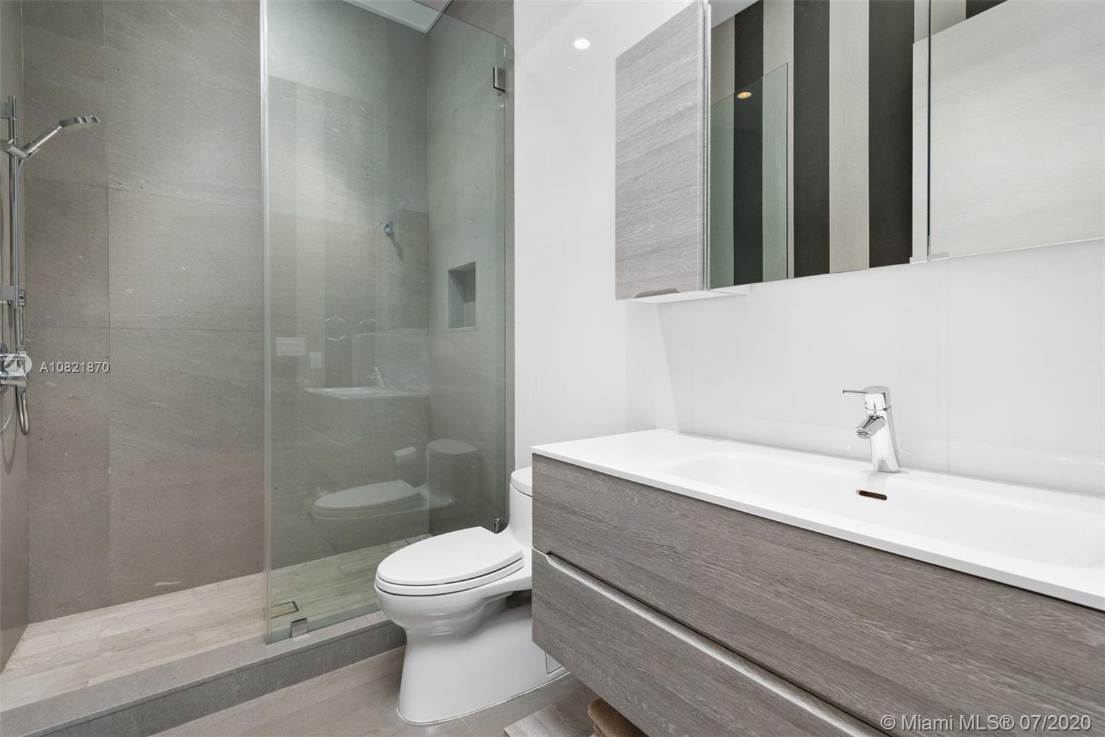 GOLDEN BEACH SEC E - Residential
