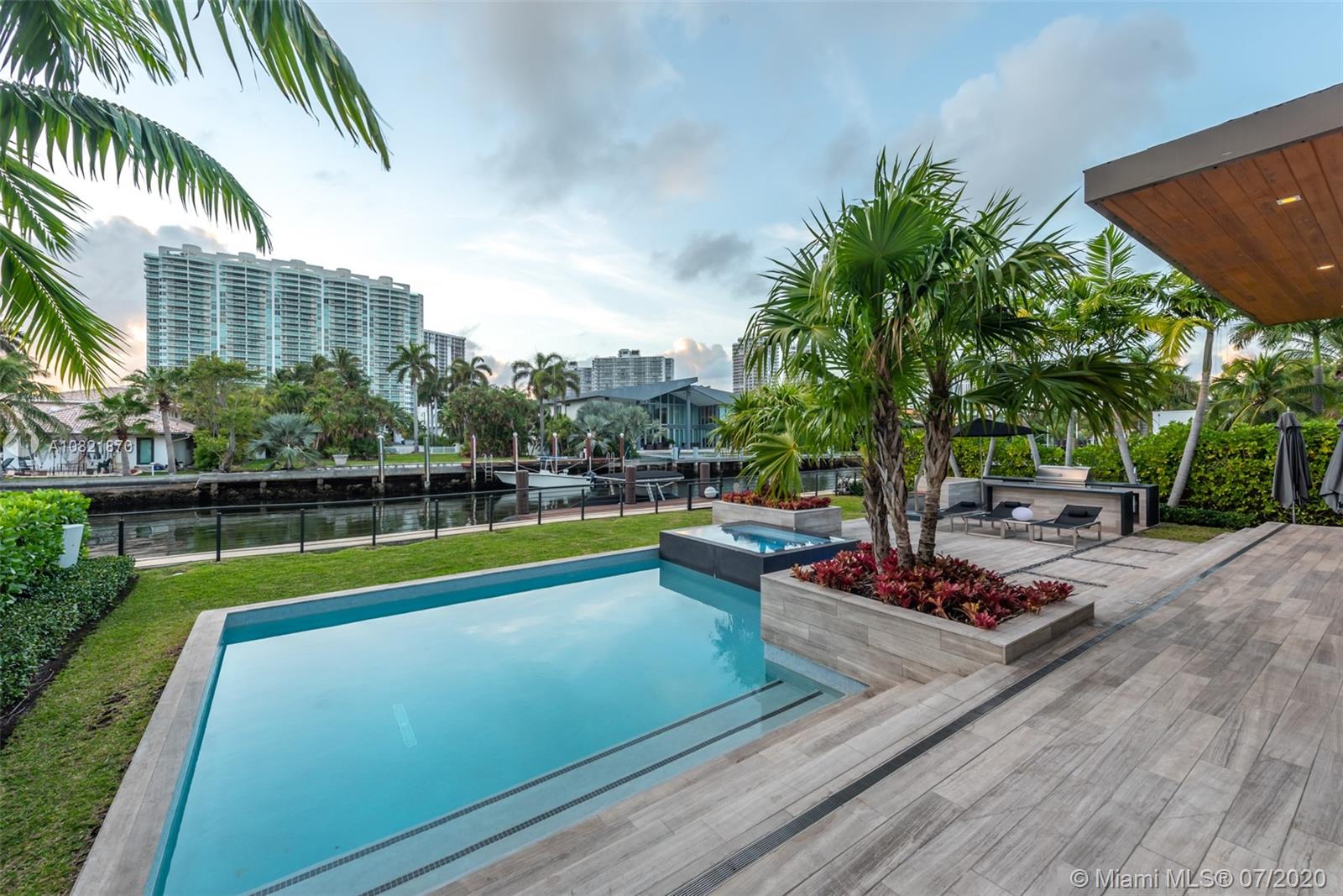 GOLDEN BEACH SEC E - Residential