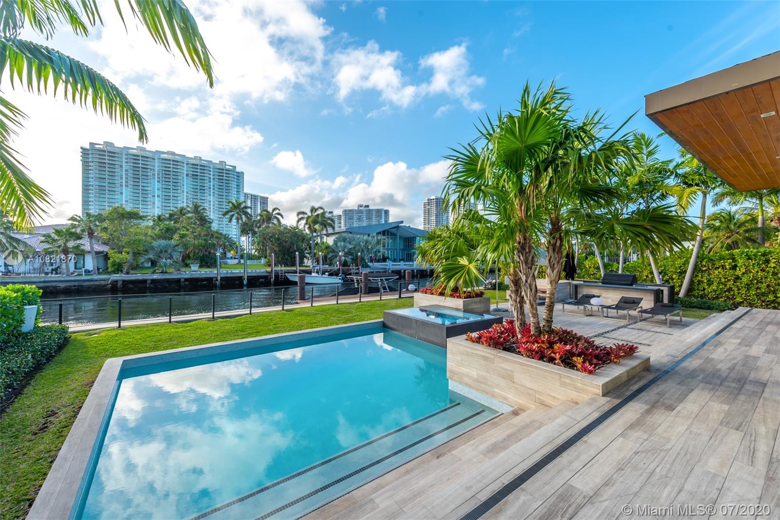 GOLDEN BEACH SEC E - Residential