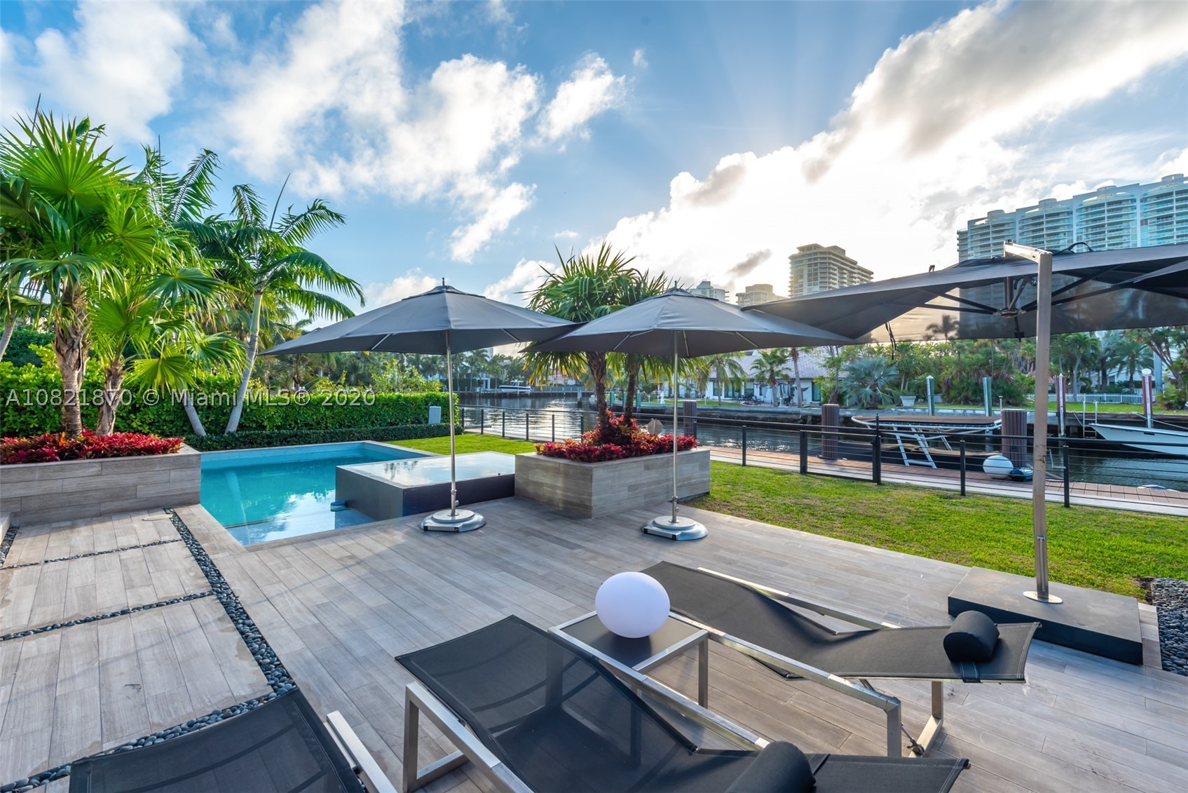 GOLDEN BEACH SEC E - Residential