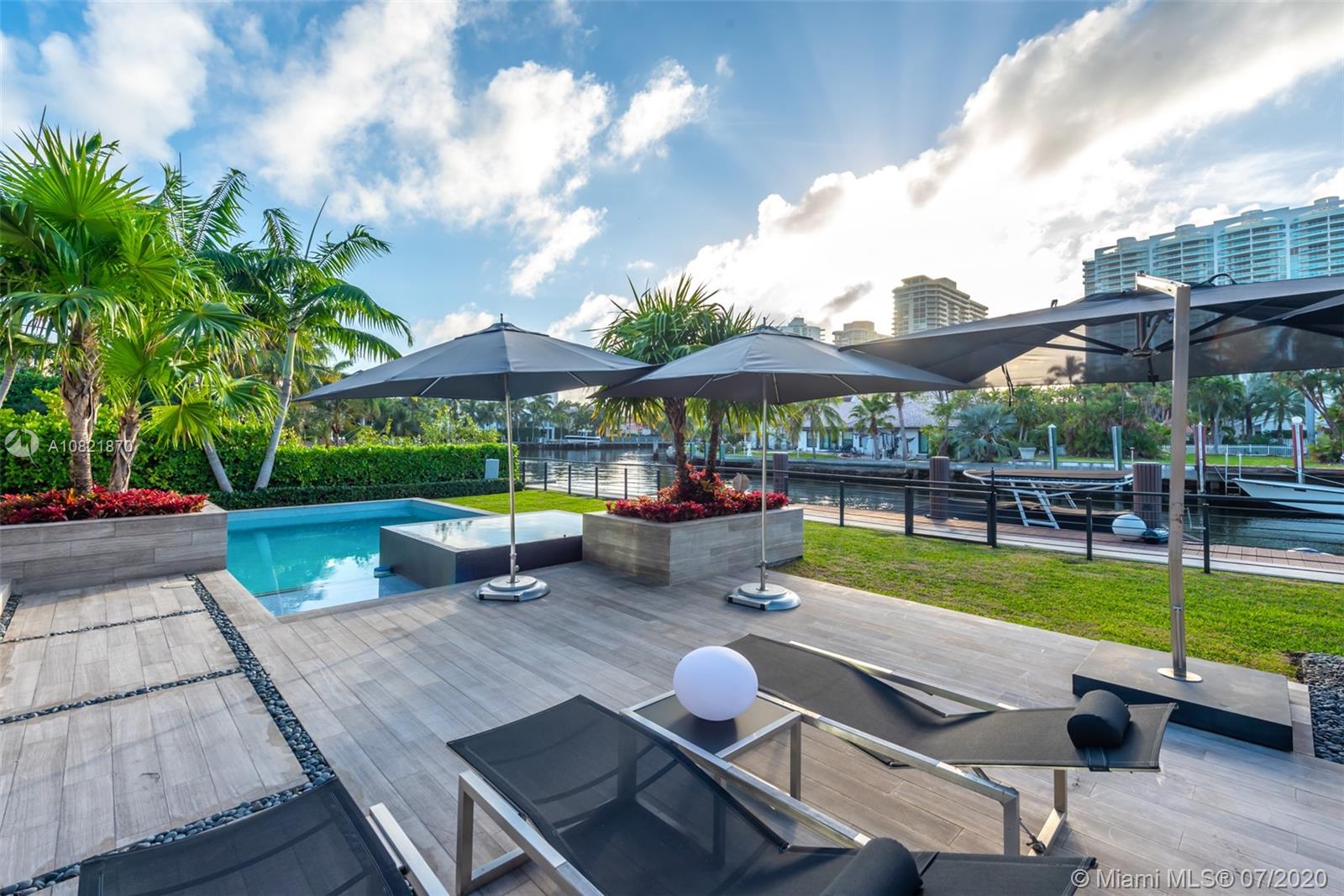 GOLDEN BEACH SEC E - Residential