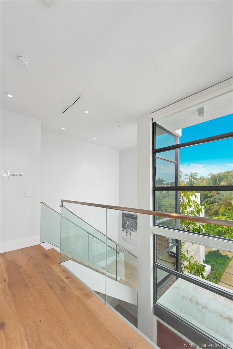 GOLDEN BEACH SEC E - Residential