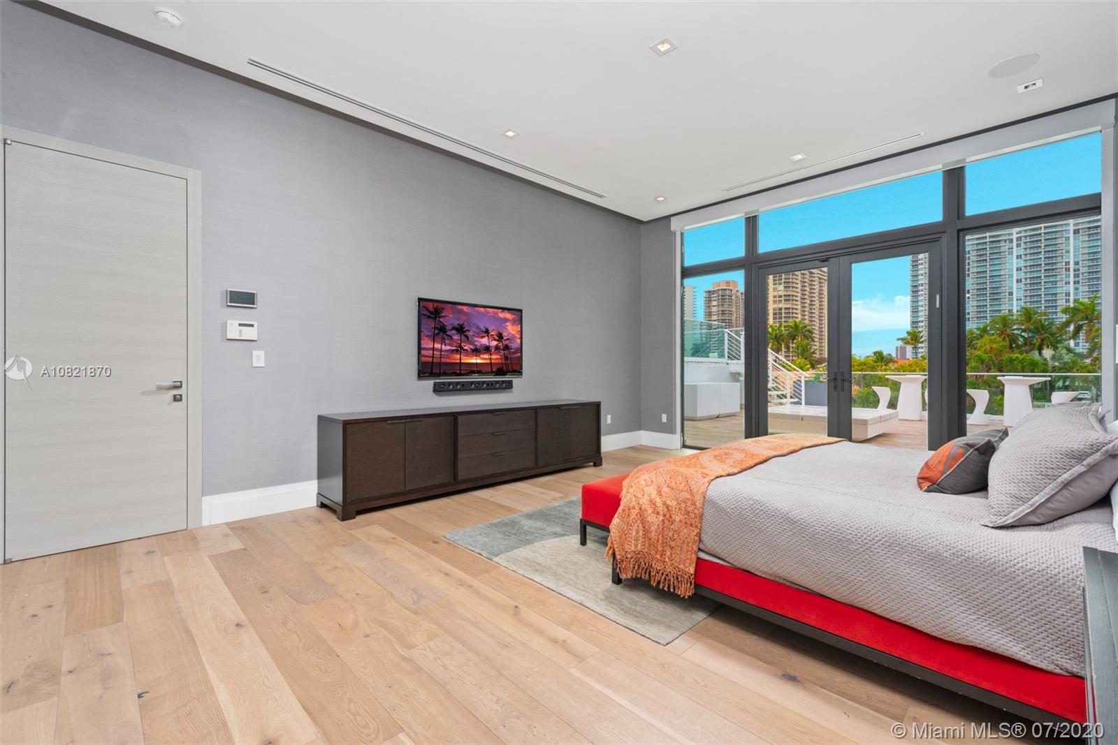 GOLDEN BEACH SEC E - Residential