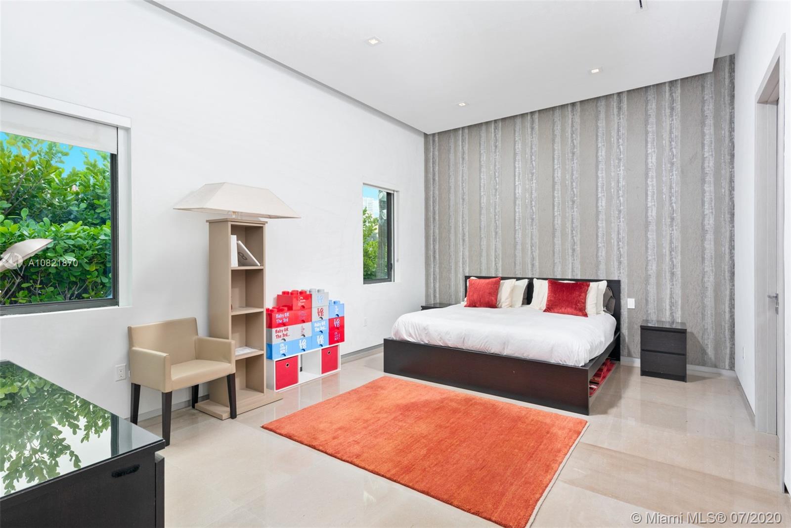 GOLDEN BEACH SEC E - Residential