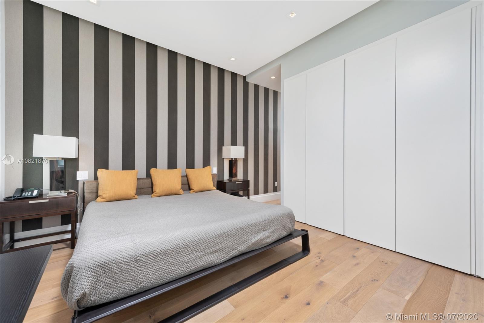 GOLDEN BEACH SEC E - Residential