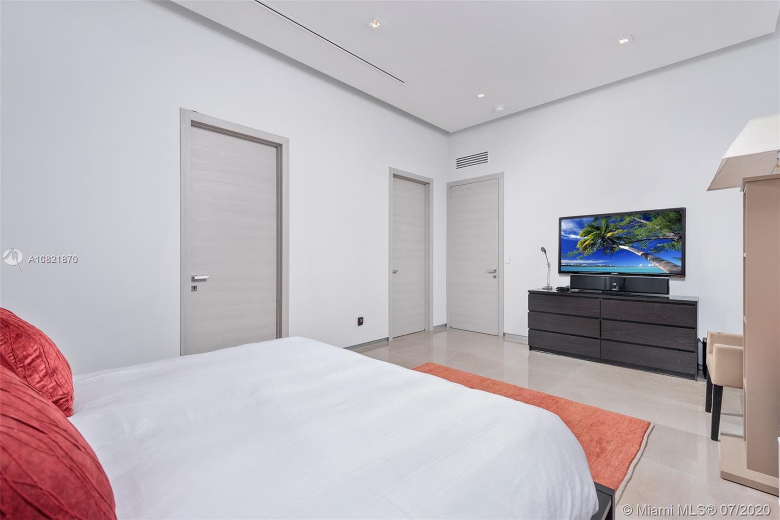 GOLDEN BEACH SEC E - Residential