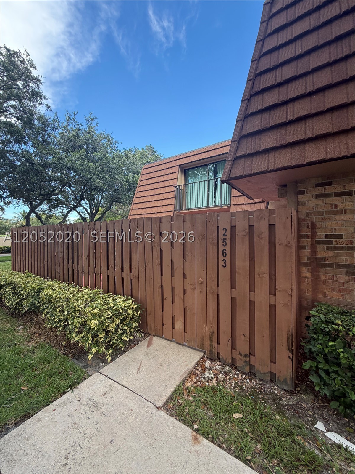BEAUTIFUL TOWNHOUSE IN A GREAT AREA, EASY TO SHOW!