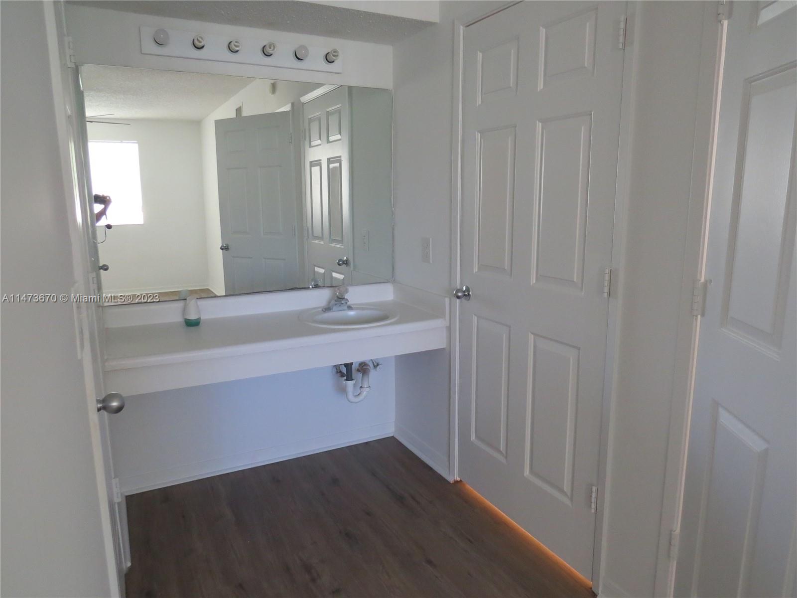 Royal grand Condominium - Residential Lease