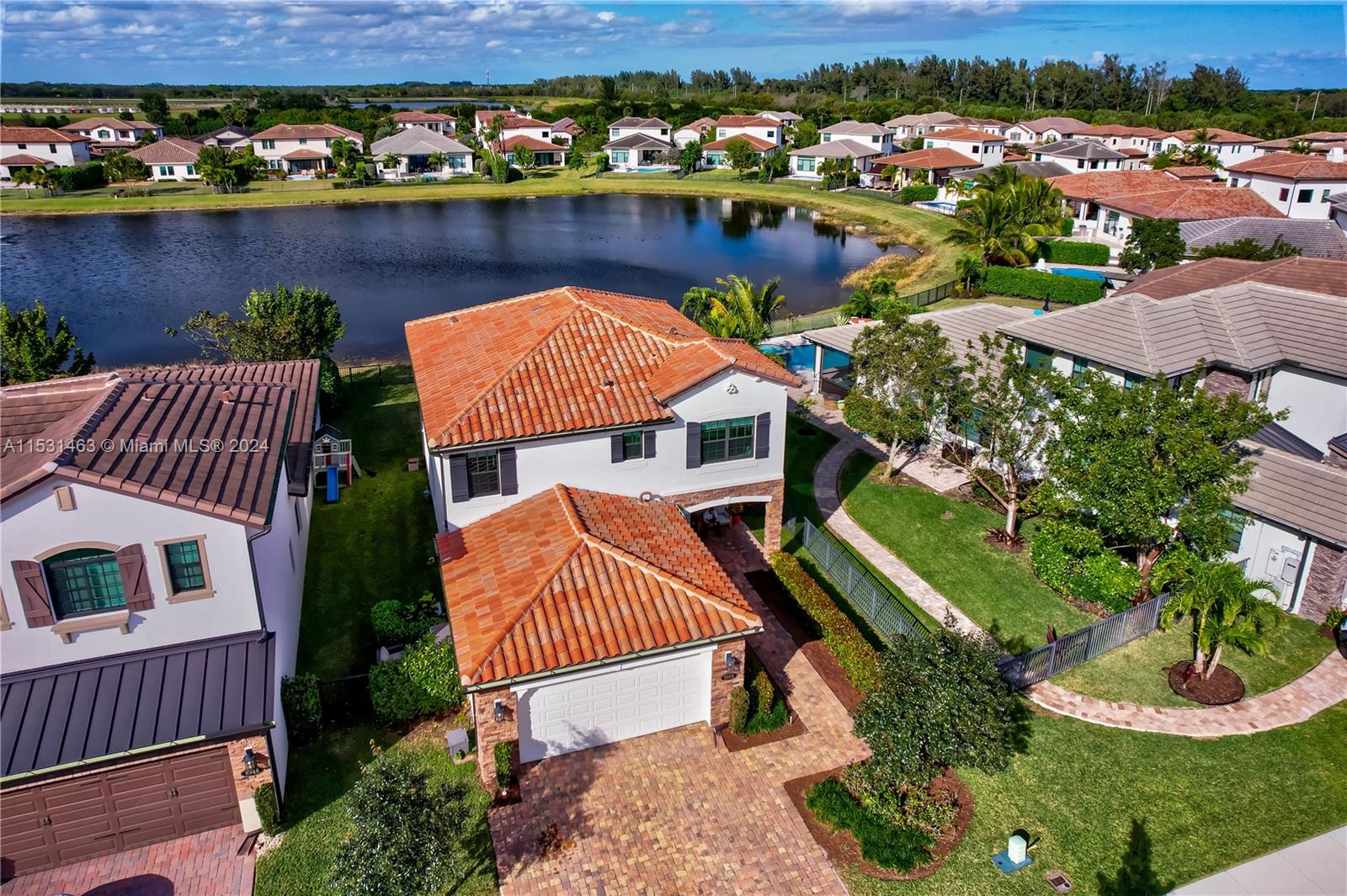 PALM MEADOWS ESTATES - Residential