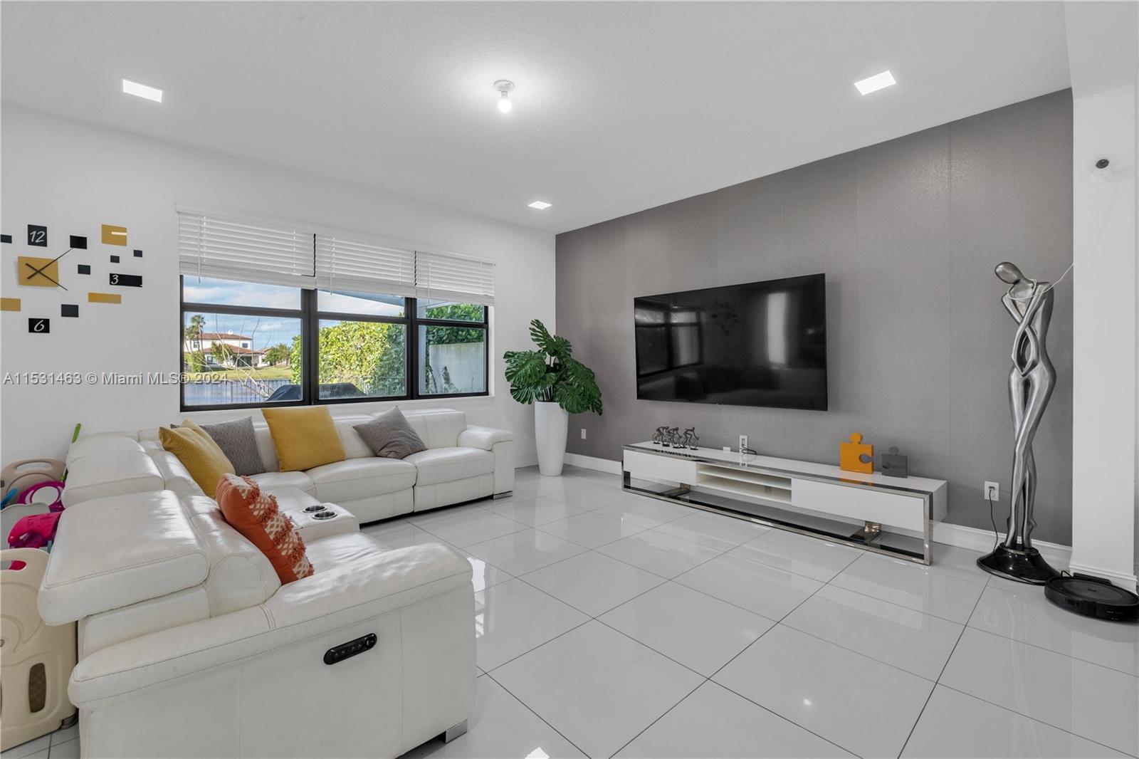 PALM MEADOWS ESTATES - Residential