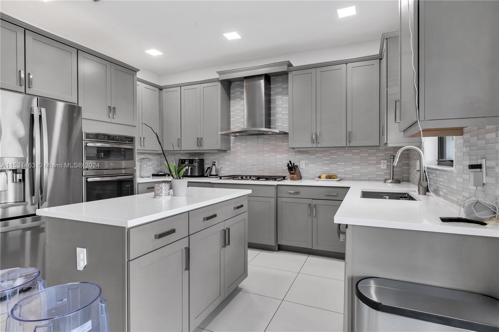 PALM MEADOWS ESTATES - Residential