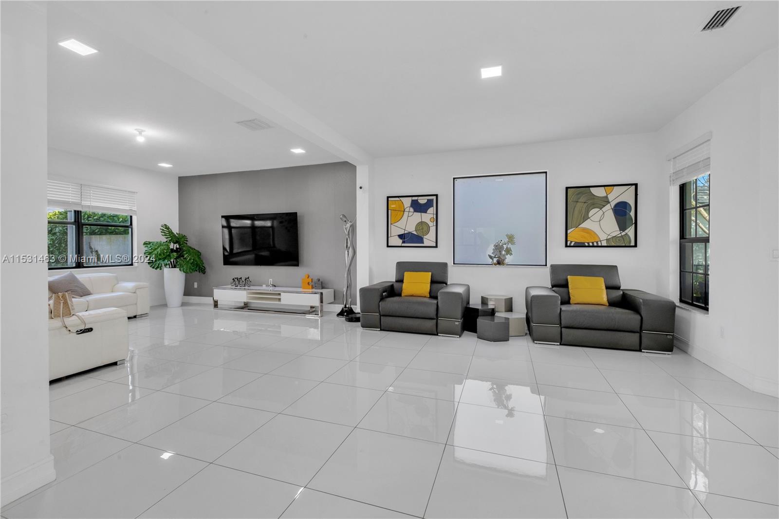 PALM MEADOWS ESTATES - Residential