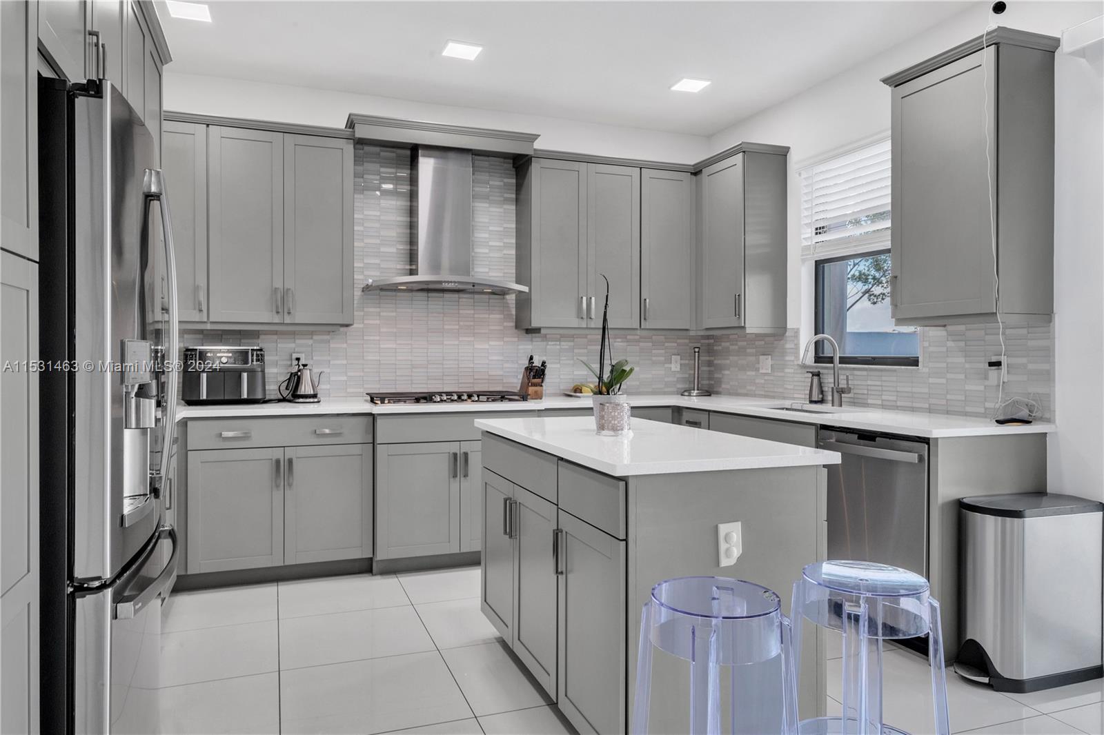 PALM MEADOWS ESTATES - Residential