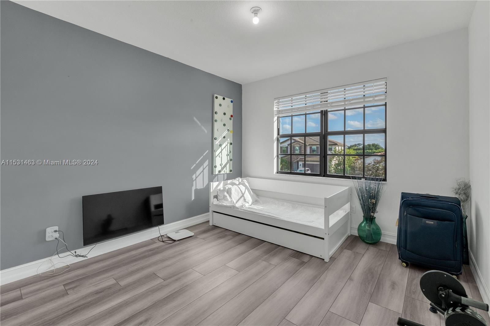 PALM MEADOWS ESTATES - Residential