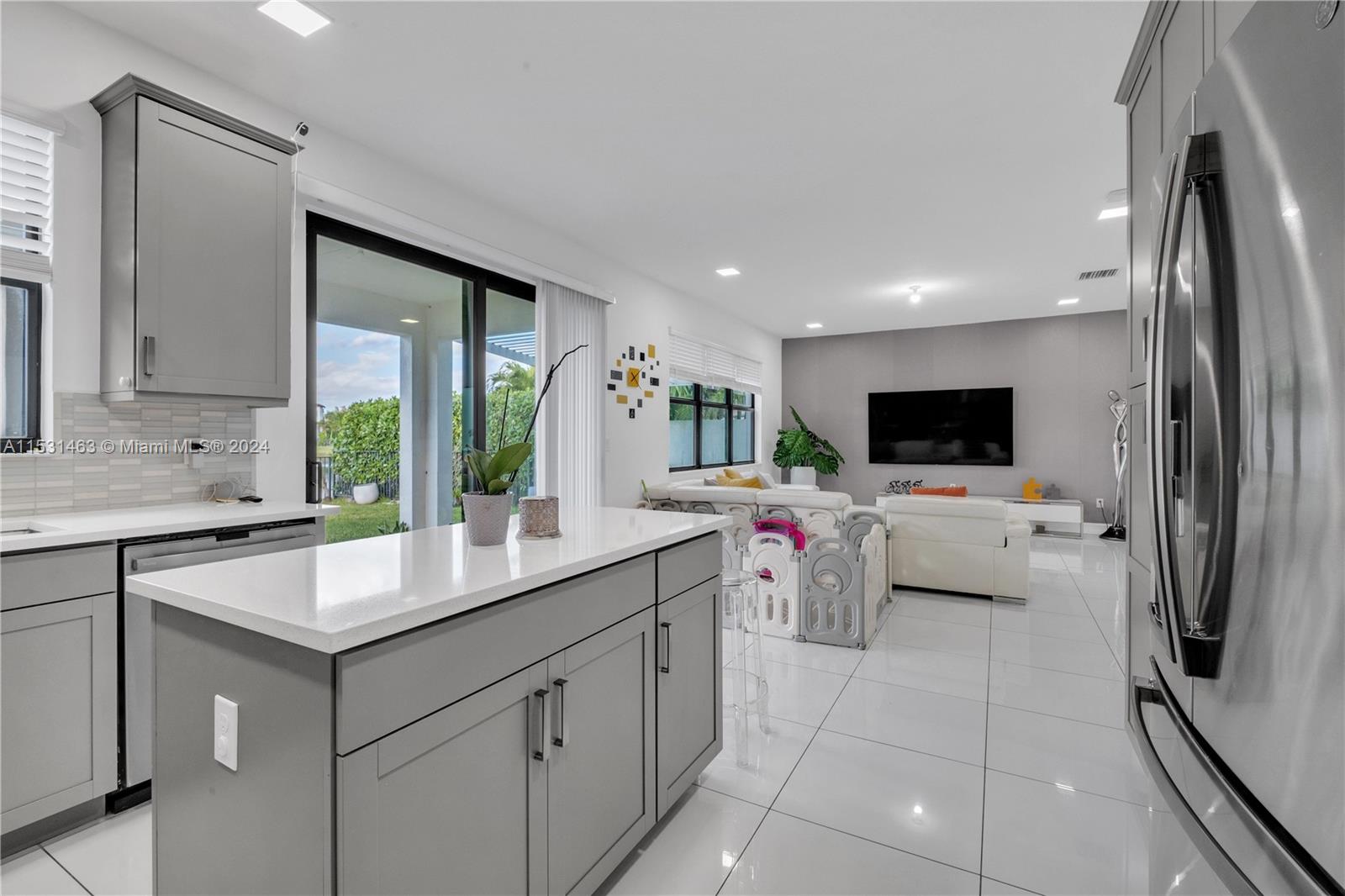 PALM MEADOWS ESTATES - Residential