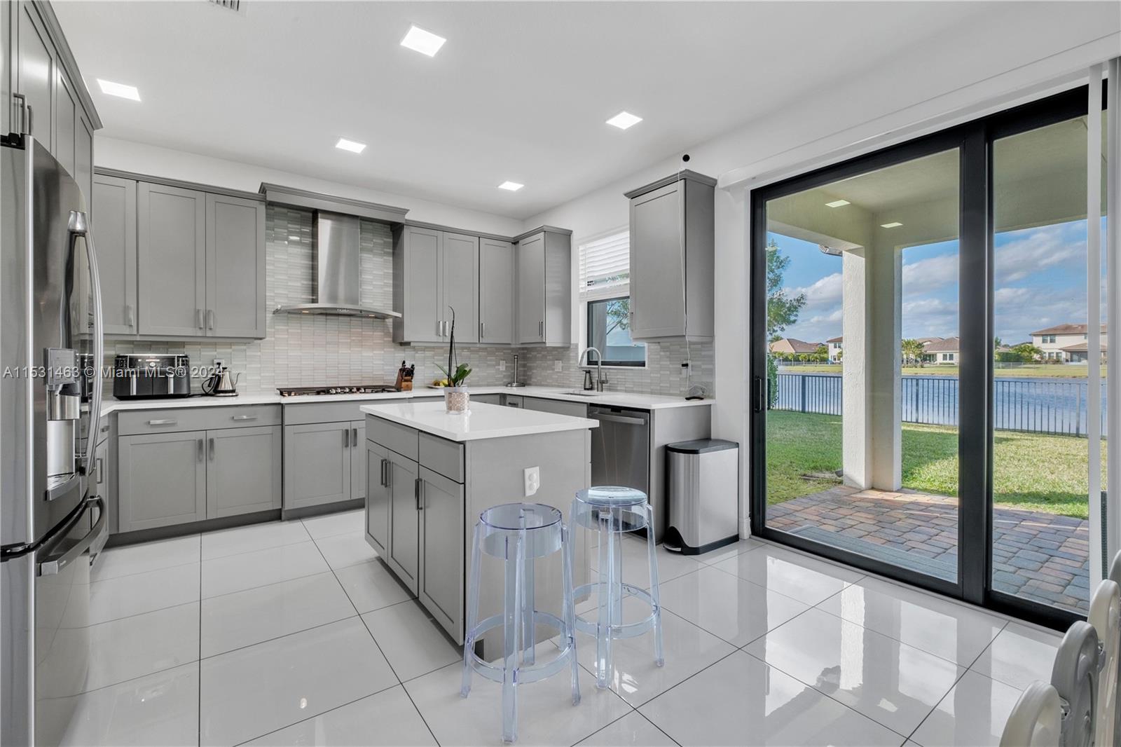 PALM MEADOWS ESTATES - Residential
