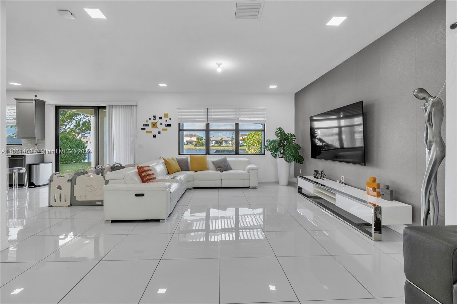 PALM MEADOWS ESTATES - Residential