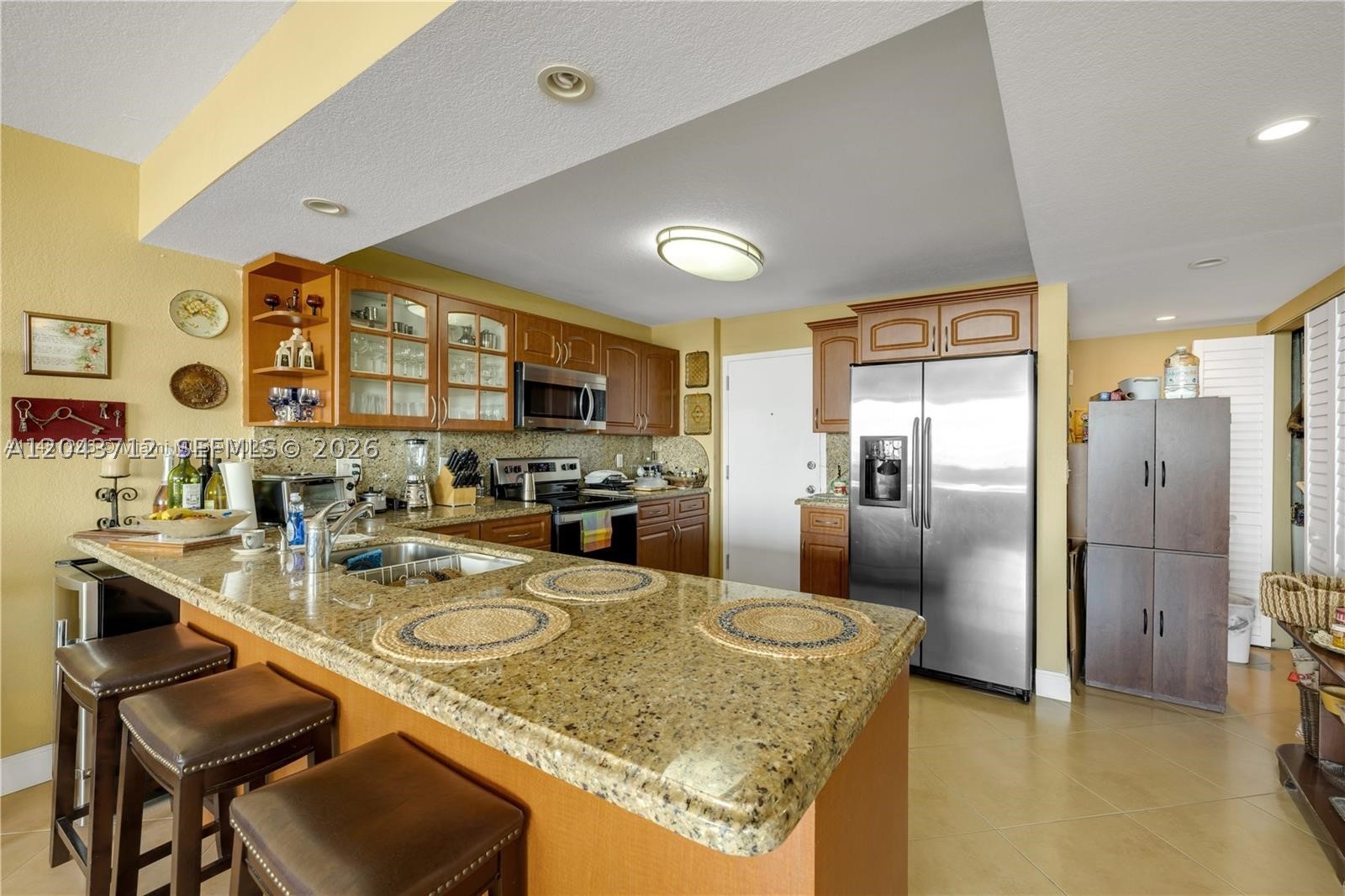 SUMMIT TOWER I OF DADELAN - Residential Lease