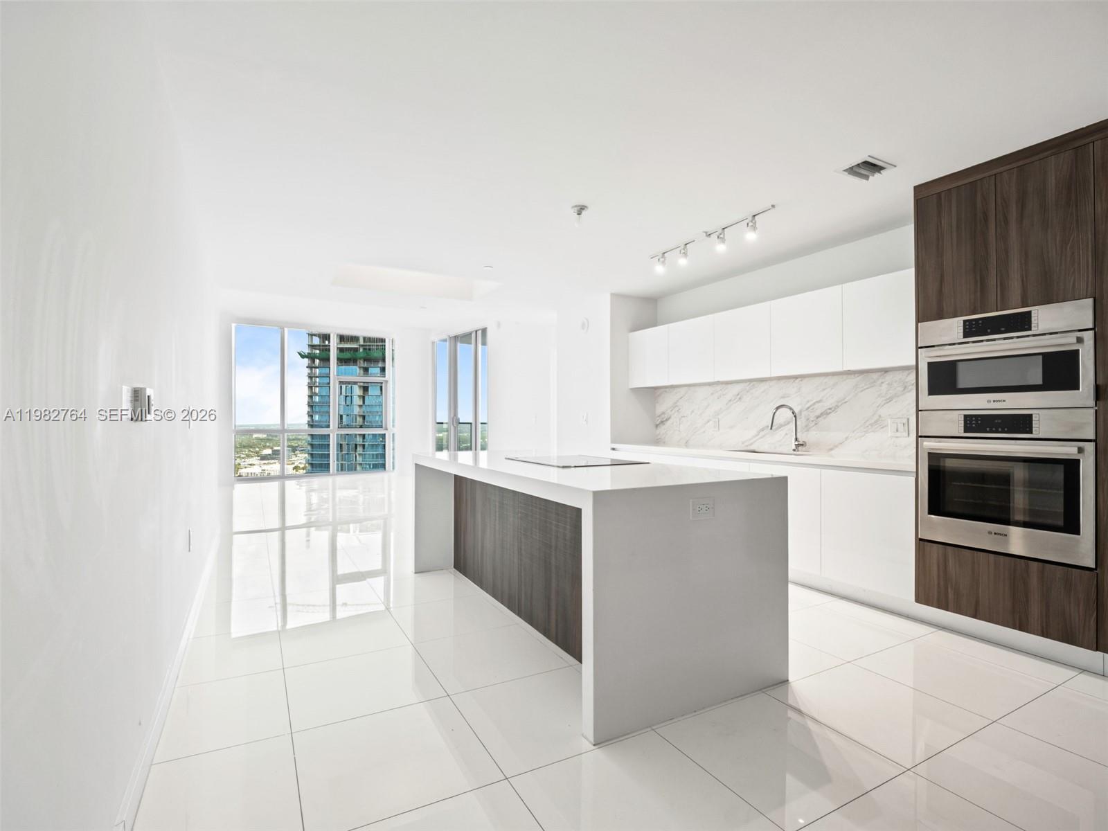 PARAMOUNT MIAMI WORLDCENT - Residential