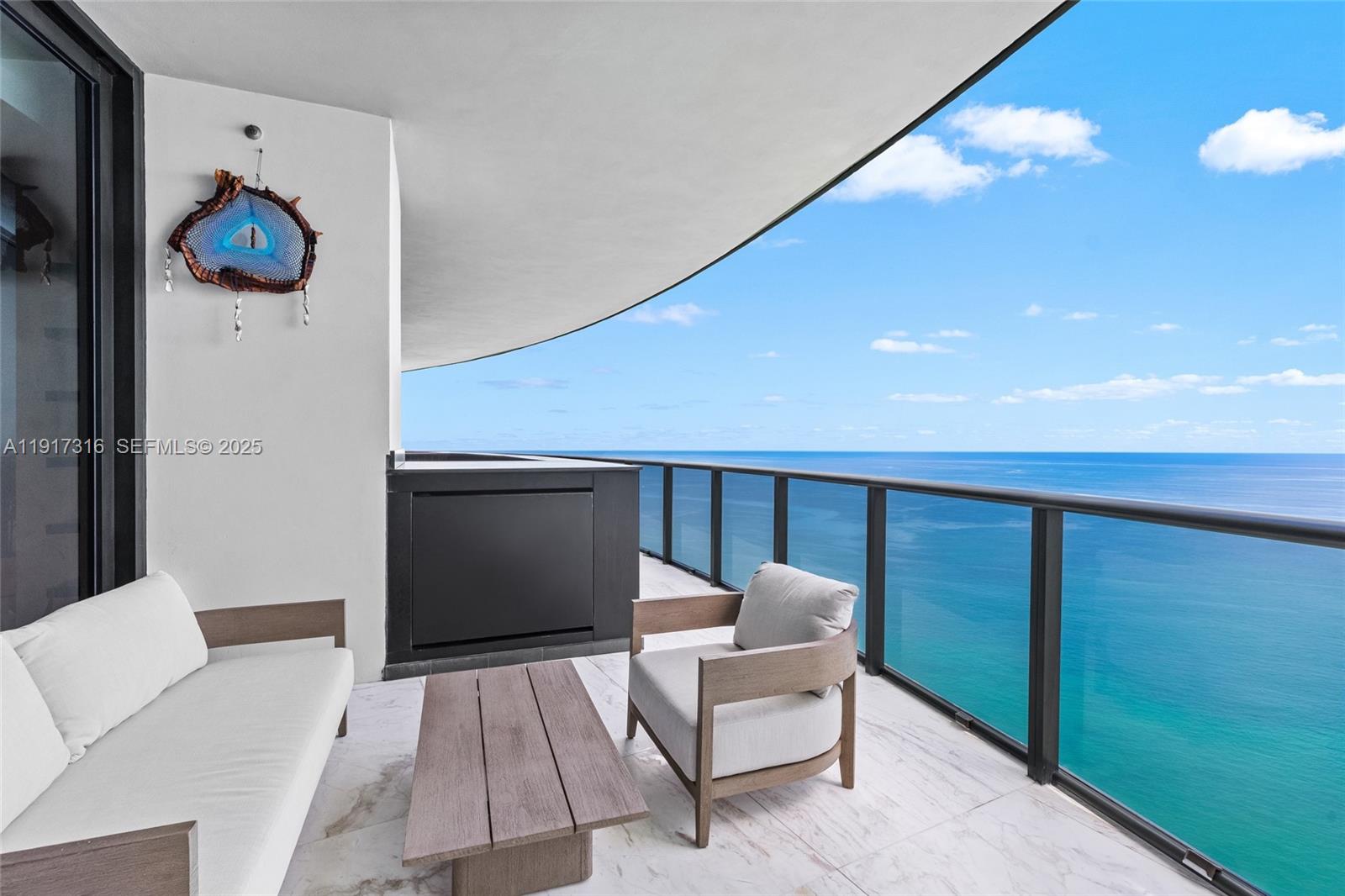 18555 COLLINS AVENUE COND - Residential