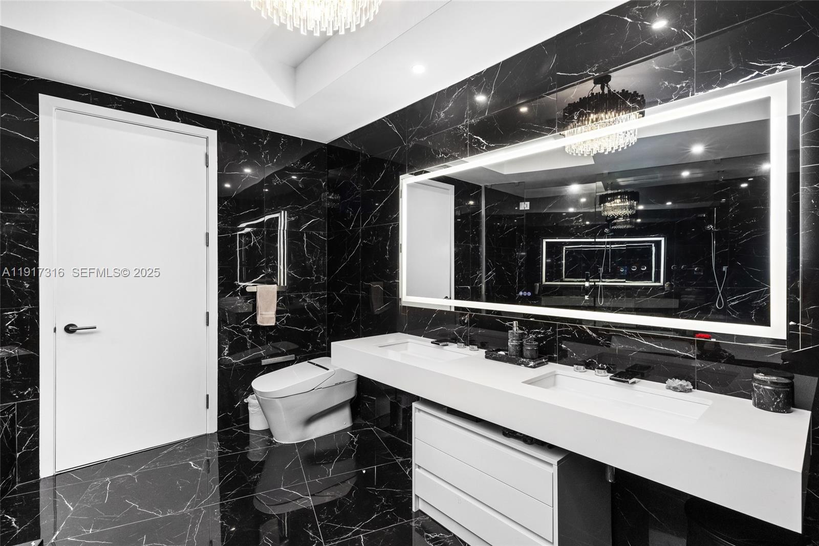 18555 COLLINS AVENUE COND - Residential