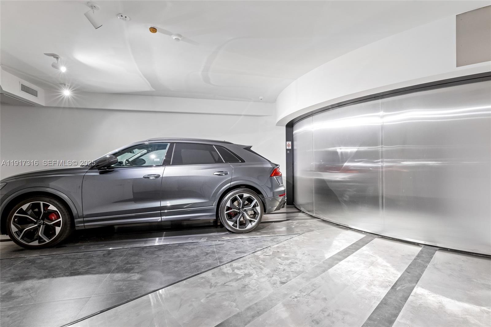 18555 COLLINS AVENUE COND - Residential