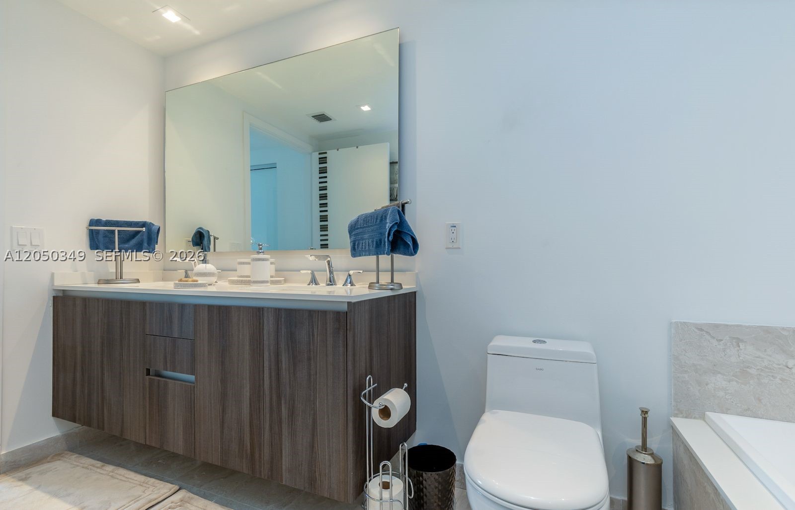 ARIA ON THE BAY CONDO - Residential Lease