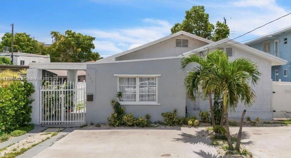Beautifully renovated duplex offering comfort and convenience in the heart of Miami! This home features modern upgrades throughout, including stainless steel appliances, in unit washer and dryer, and a spacious private patio perfect for relaxing or entertaining.
Located just 15 minutes from Downtown Miami, with quick access to 836, Palmetto, and I-95, making commuting a breeze. Enjoy a stylish and functional living space with rapid approval for qualified tenants.

Don’t miss the opportunity to call this renovated Miami duplex your new home!