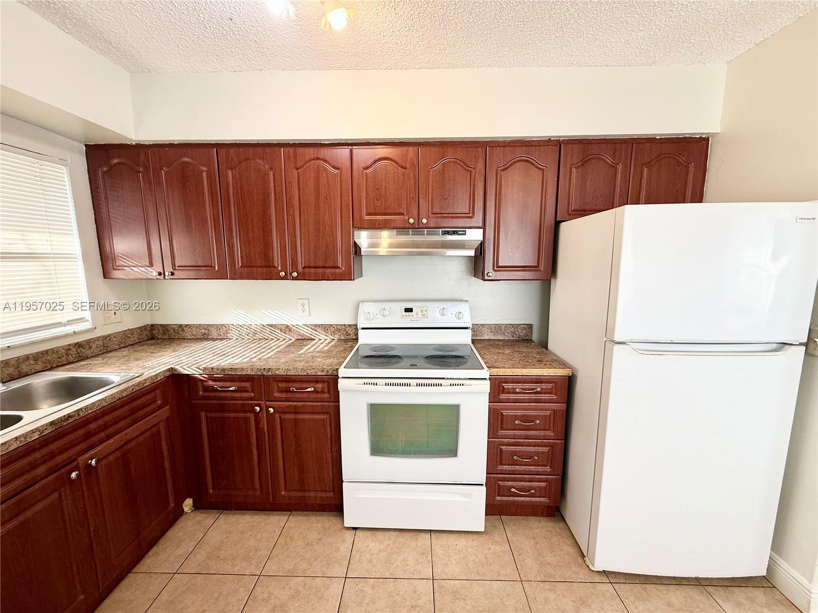 Spacious 2-bedroom, 2-bathroom unit available for immediate occupancy. No association approval required. Freshly painted with tile flooring throughout and central A/C. Convenient Fort Lauderdale location. Water included.