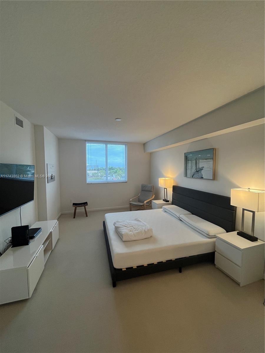VENTURE AT AVENTURA WEST - Residential Lease