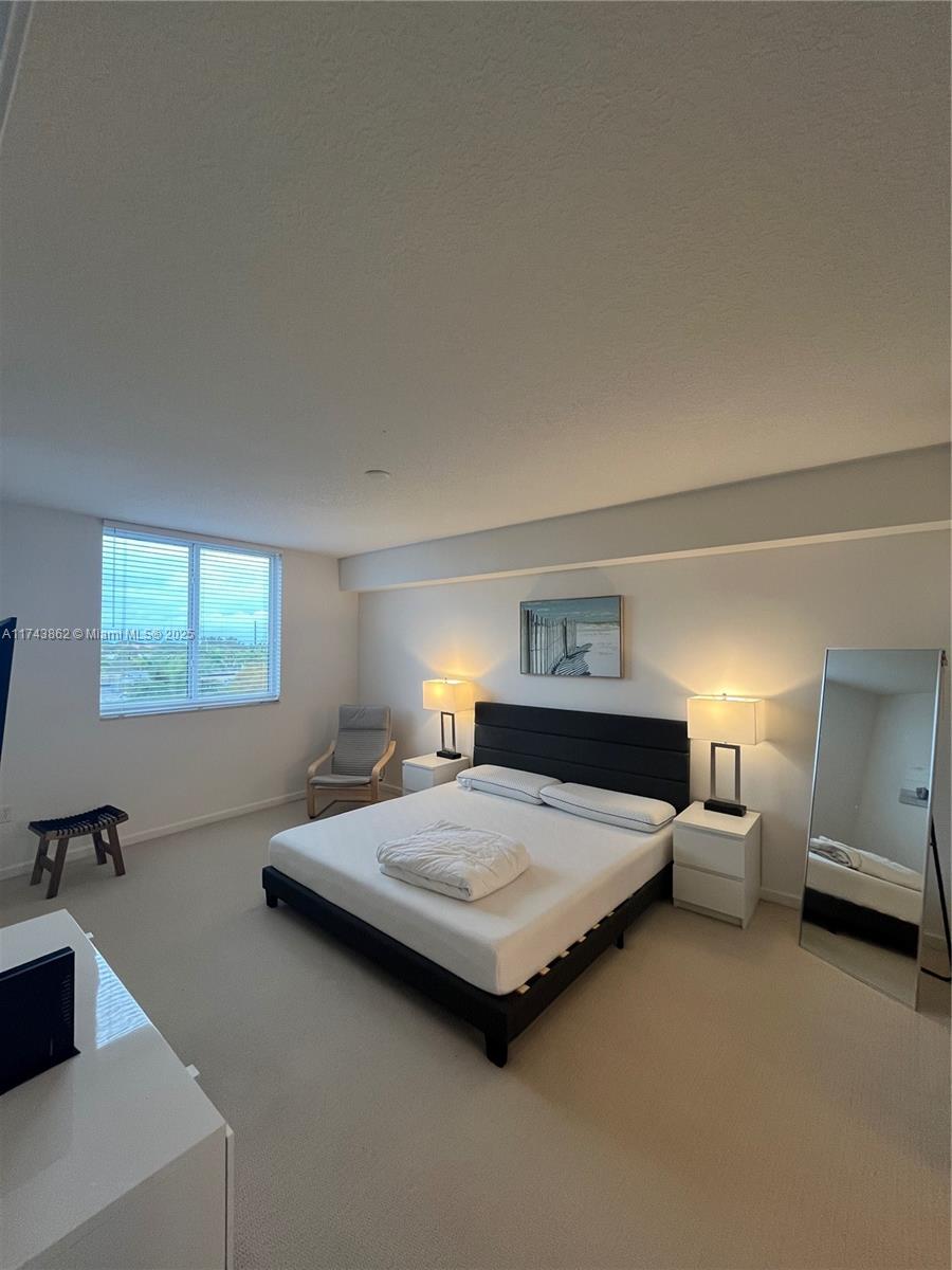 VENTURE AT AVENTURA WEST - Residential Lease
