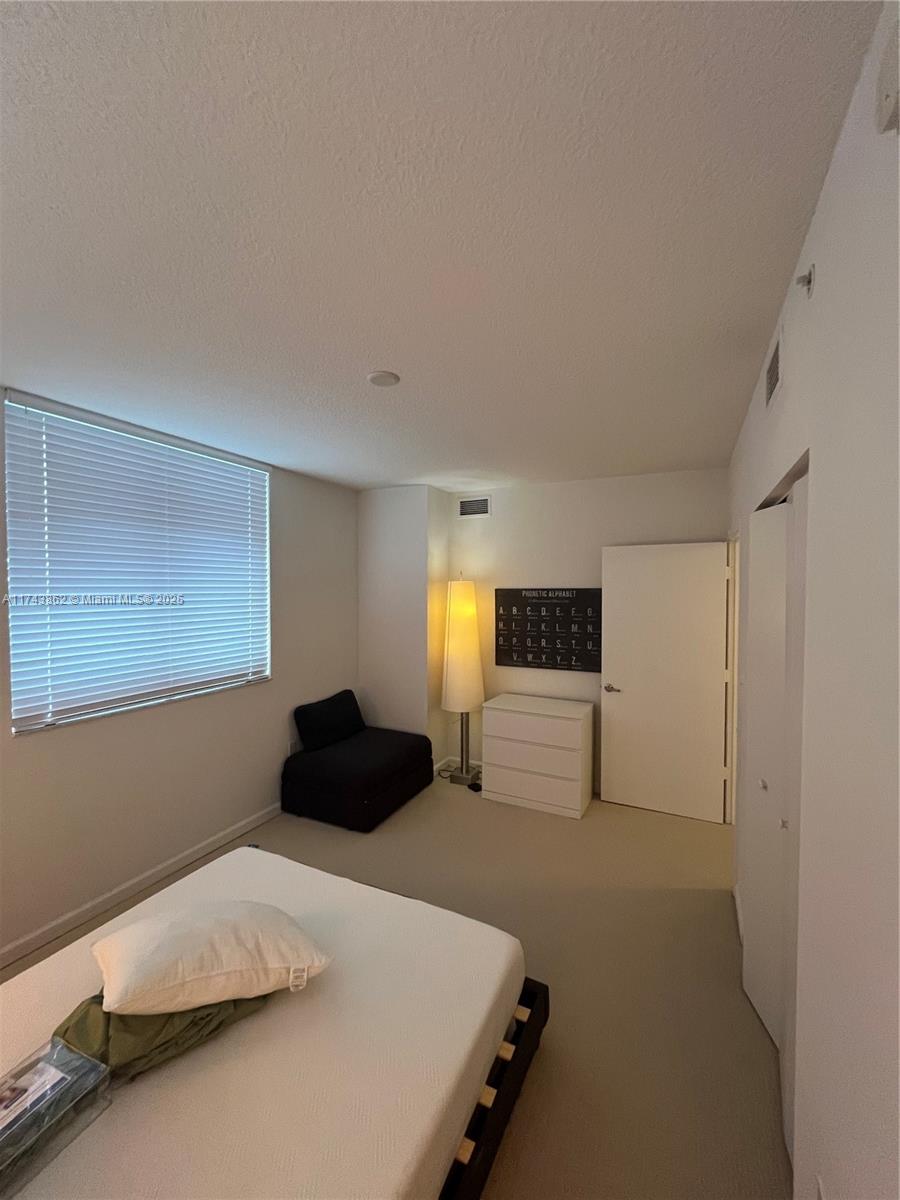 VENTURE AT AVENTURA WEST - Residential Lease