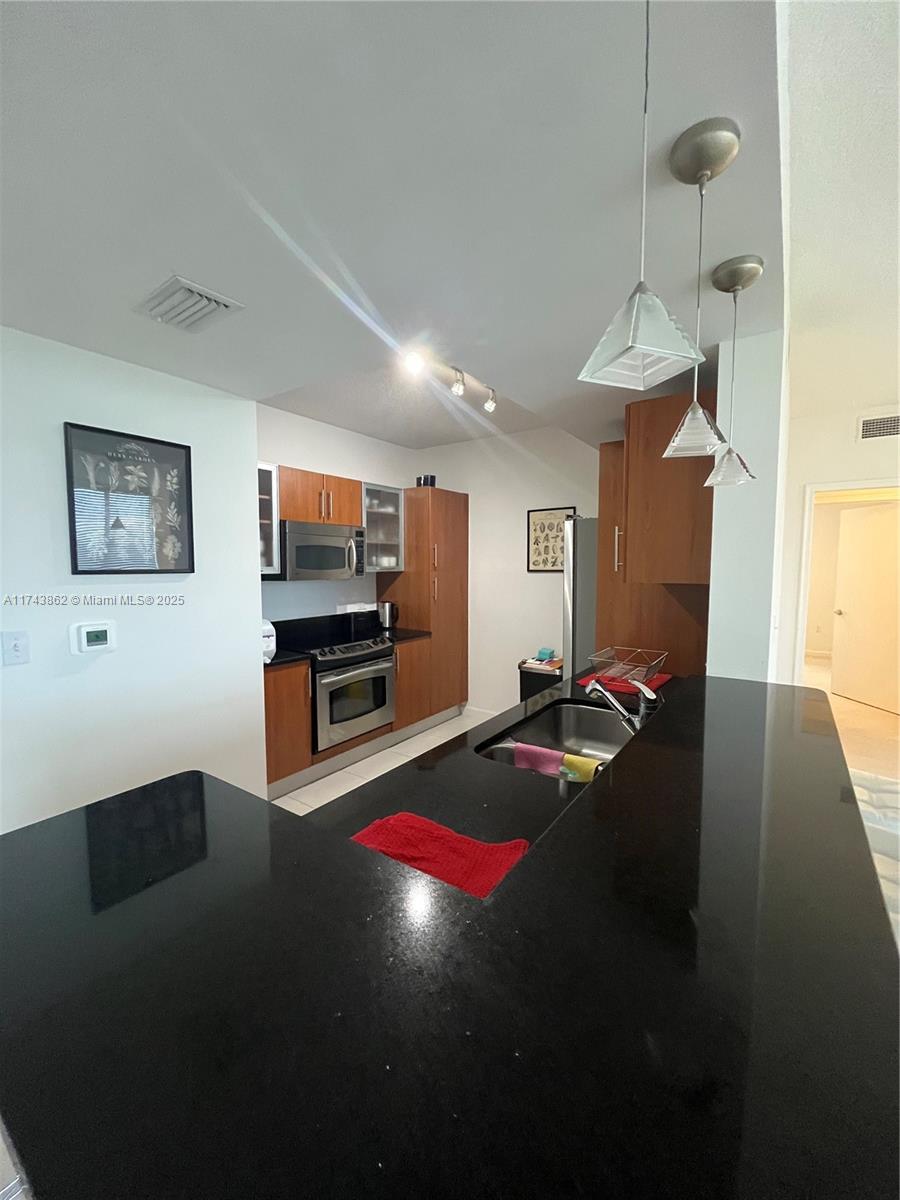 VENTURE AT AVENTURA WEST - Residential Lease