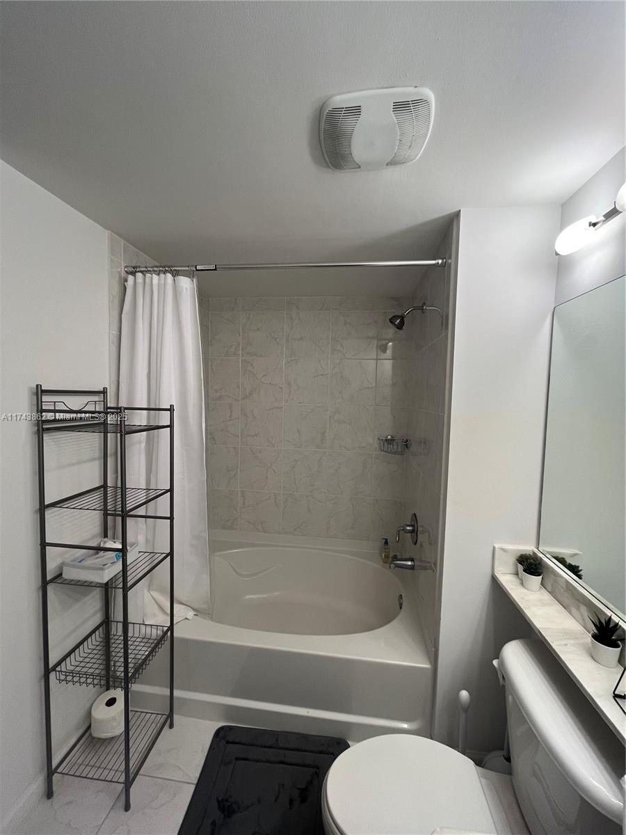 VENTURE AT AVENTURA WEST - Residential Lease