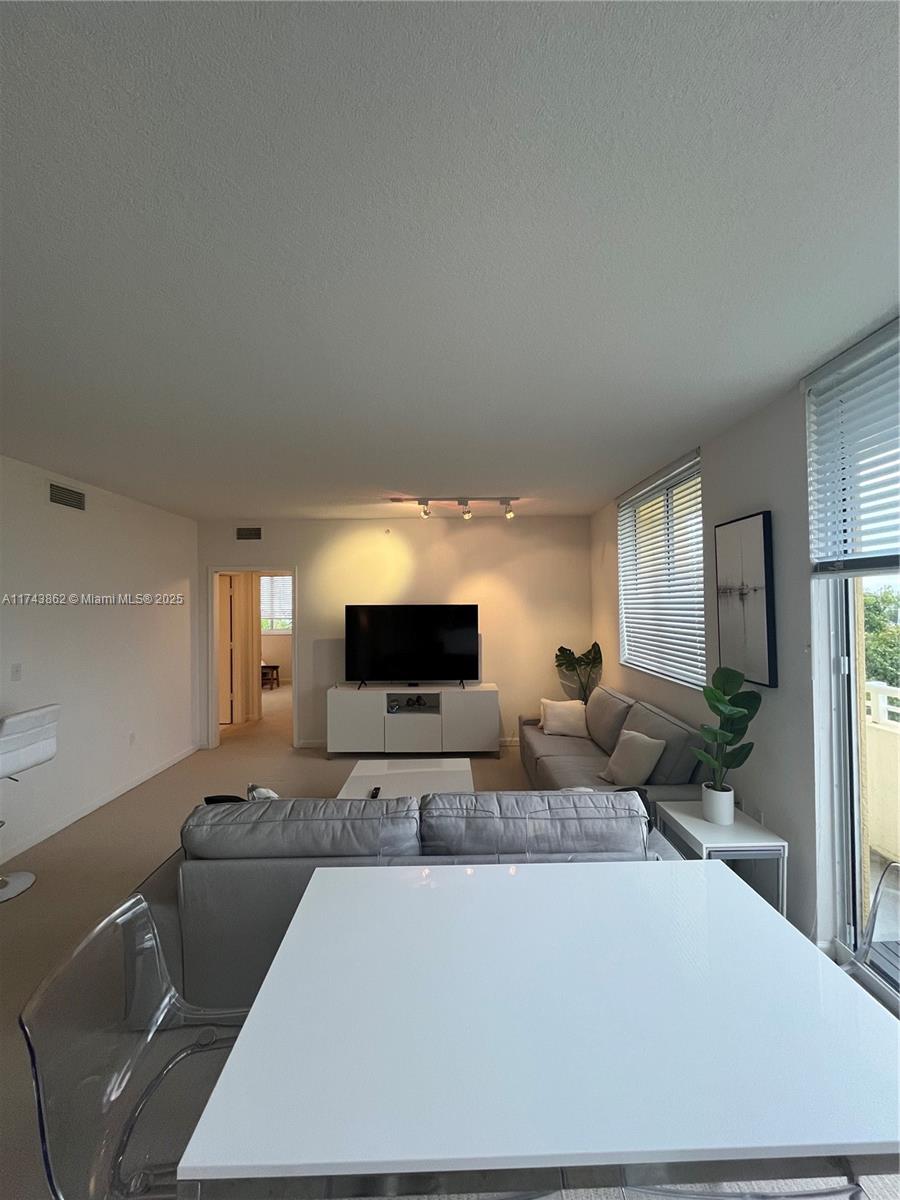 VENTURE AT AVENTURA WEST - Residential Lease