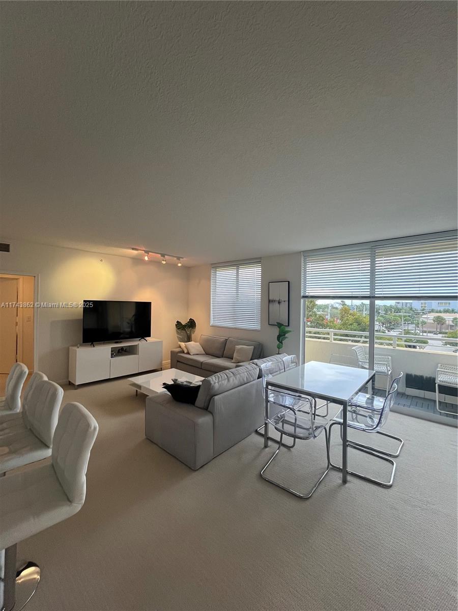 VENTURE AT AVENTURA WEST - Residential Lease
