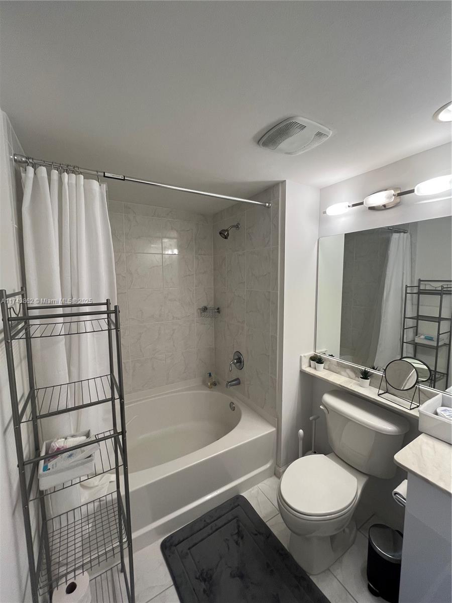 VENTURE AT AVENTURA WEST - Residential Lease