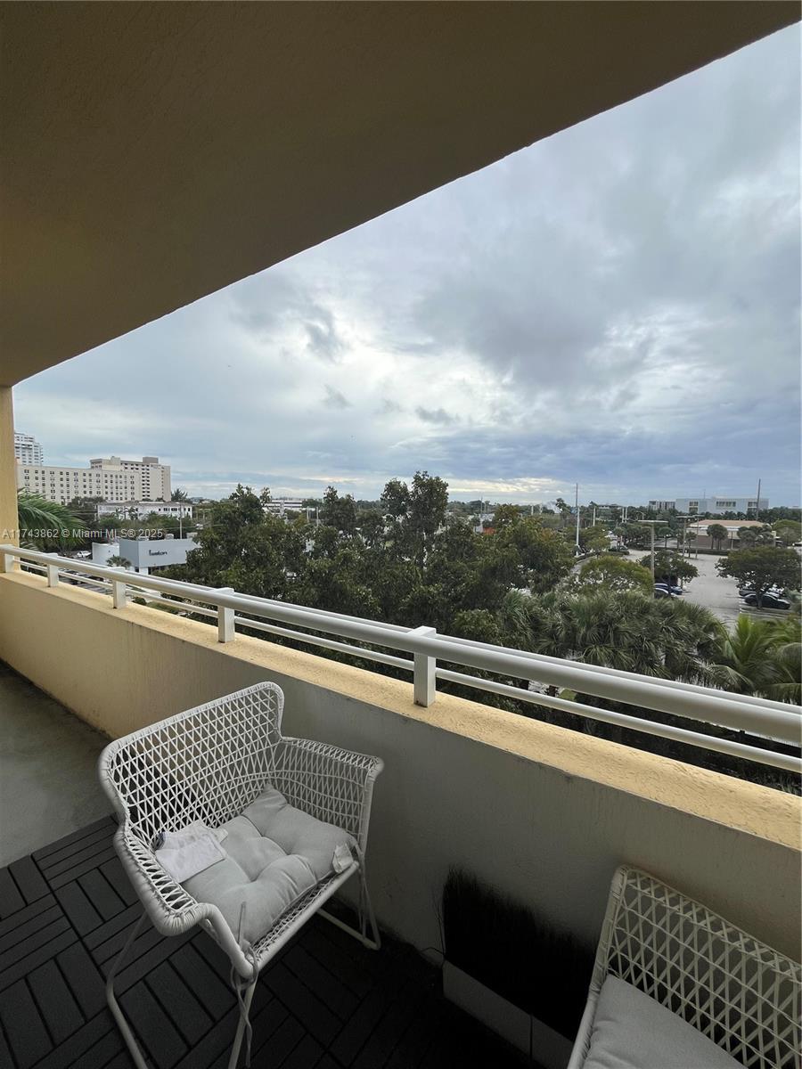 VENTURE AT AVENTURA WEST - Residential Lease