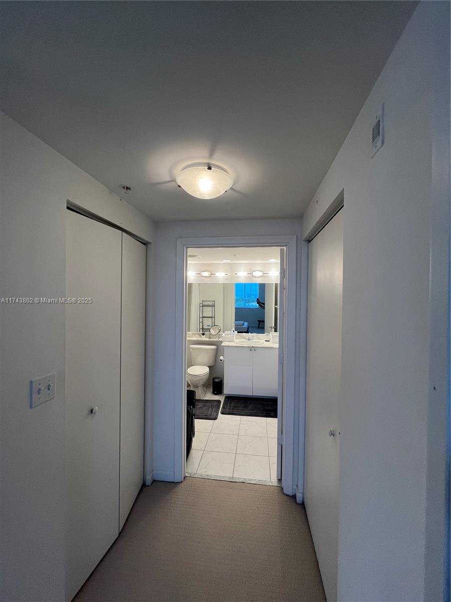 VENTURE AT AVENTURA WEST - Residential Lease