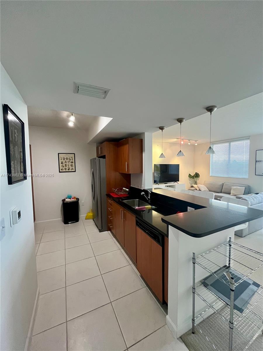 VENTURE AT AVENTURA WEST - Residential Lease