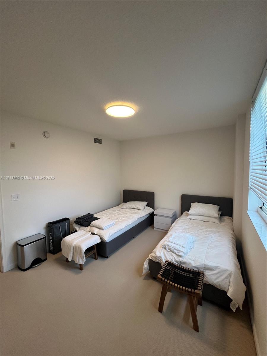 VENTURE AT AVENTURA WEST - Residential Lease