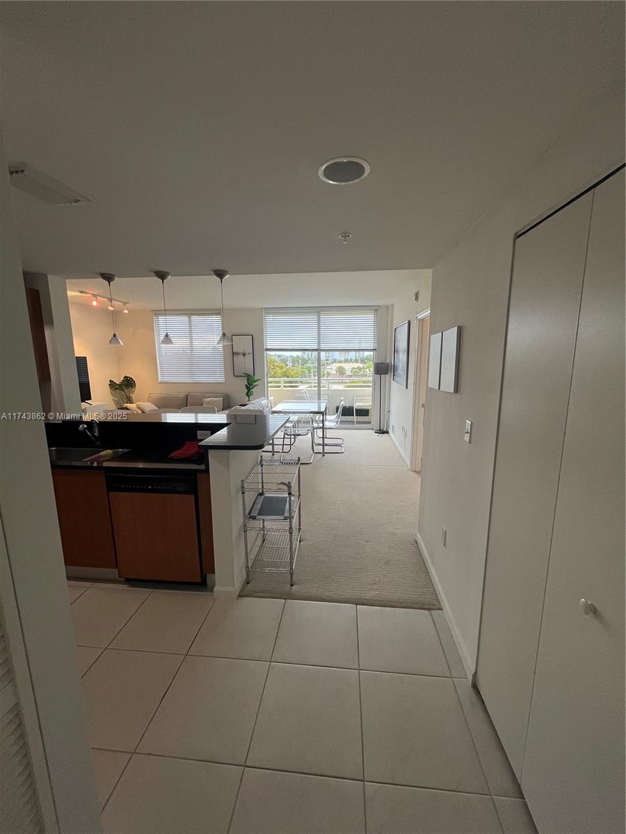 VENTURE AT AVENTURA WEST - Residential Lease