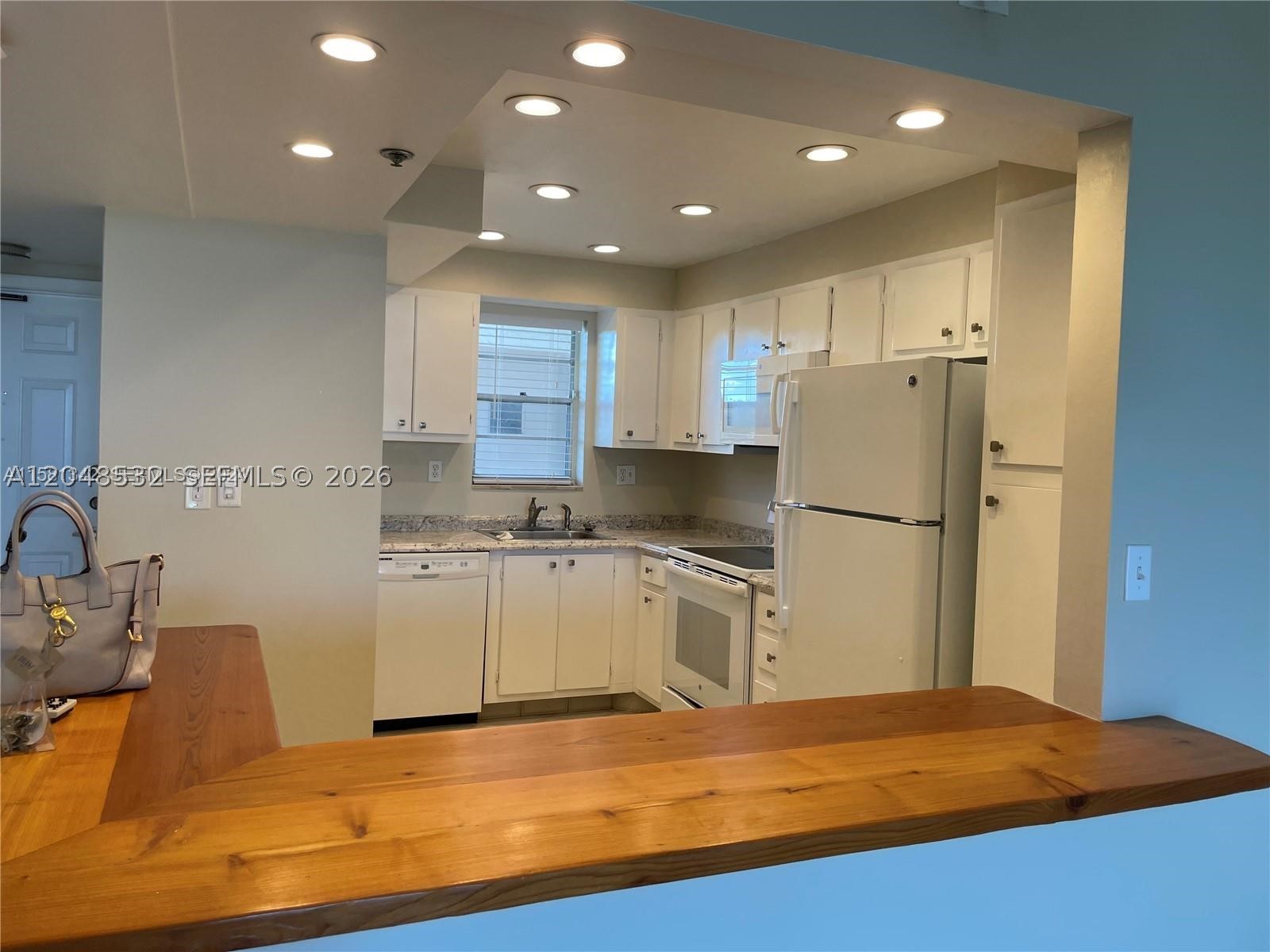 ROLLING HILLS GOLF AND TE - Residential