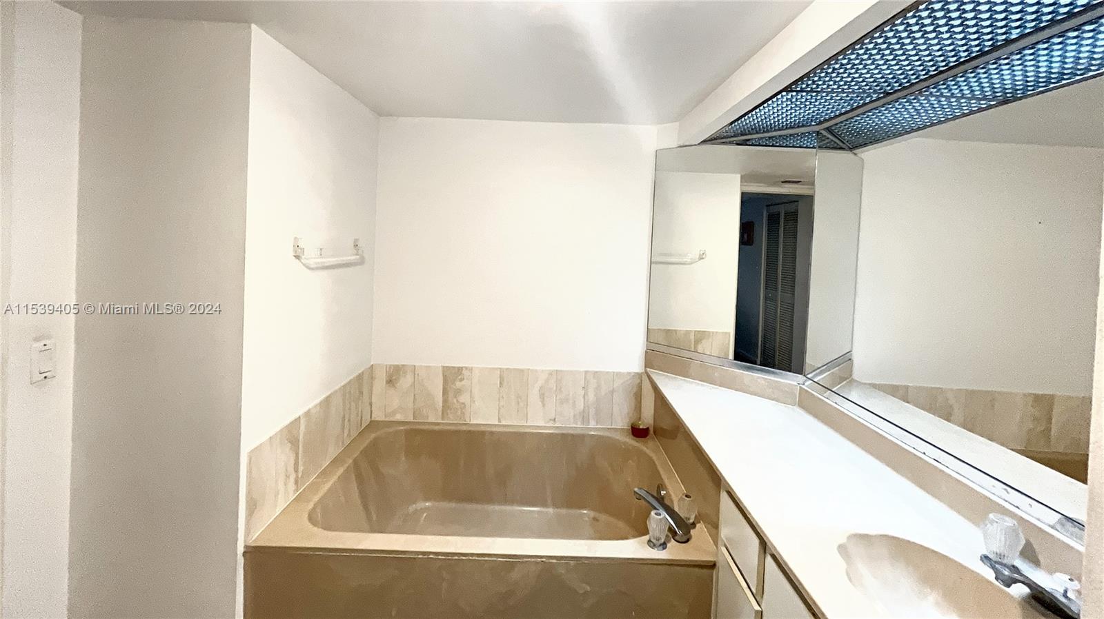 VENETIA CONDO - Residential