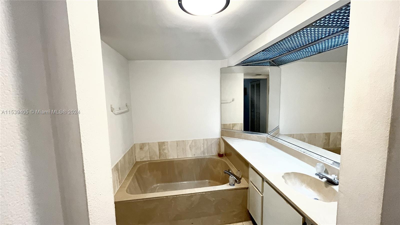 VENETIA CONDO - Residential