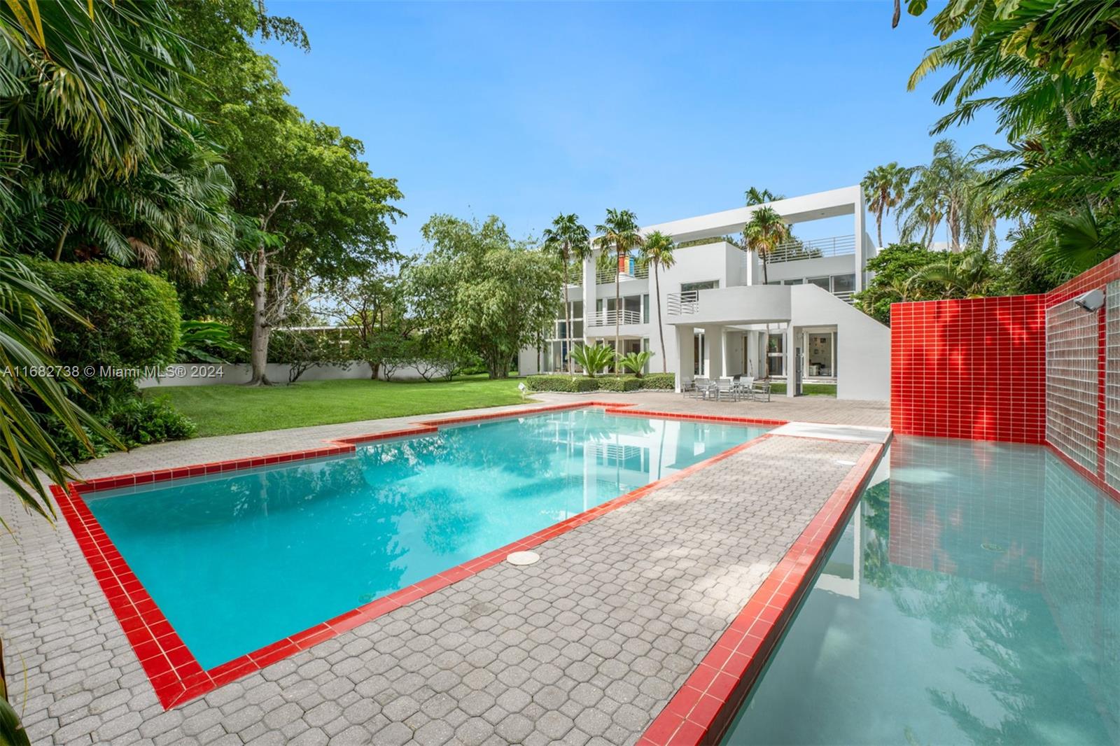 MANGO BAY - Residential