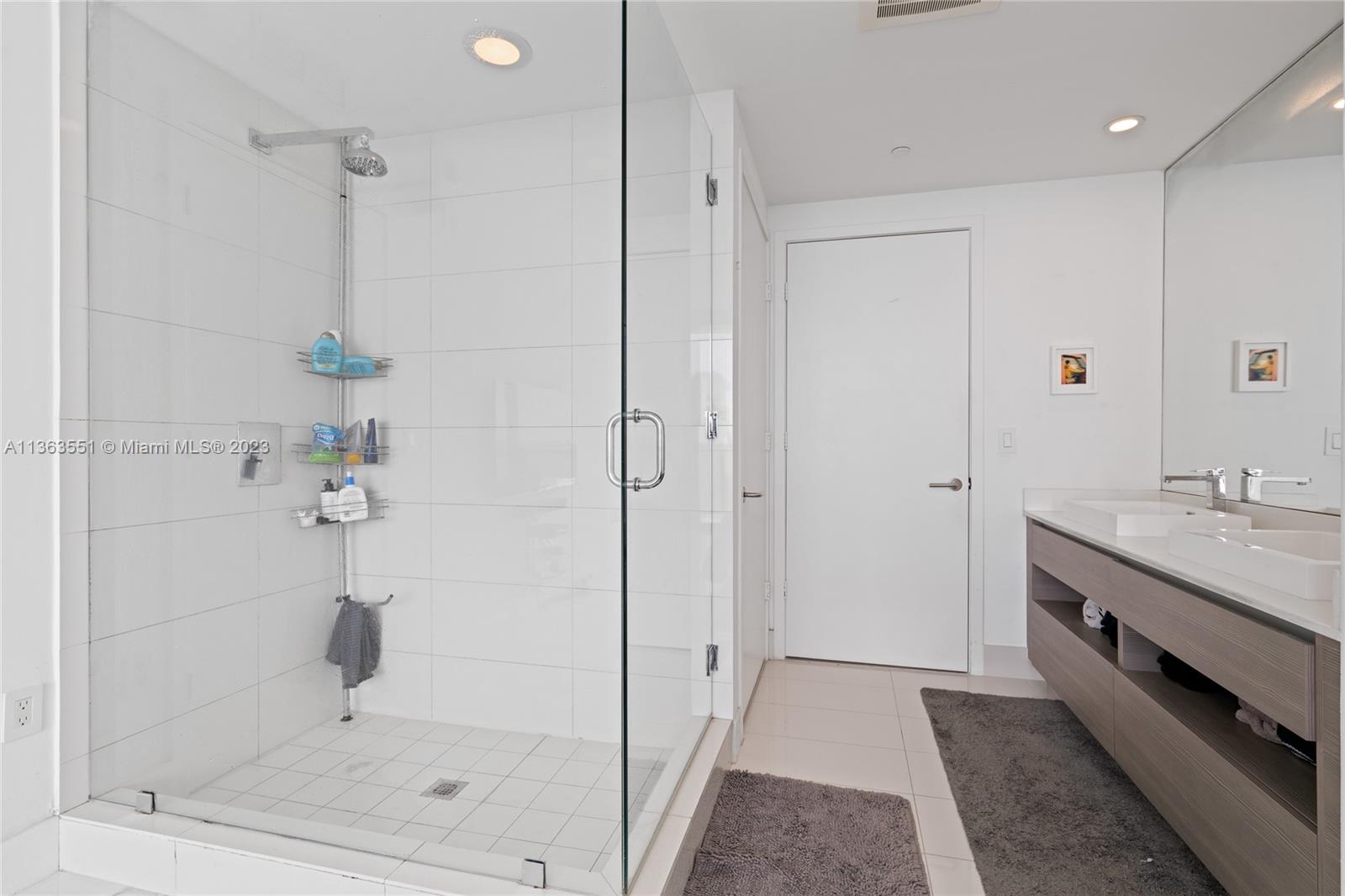 ICON BAY CONDO - Residential Lease