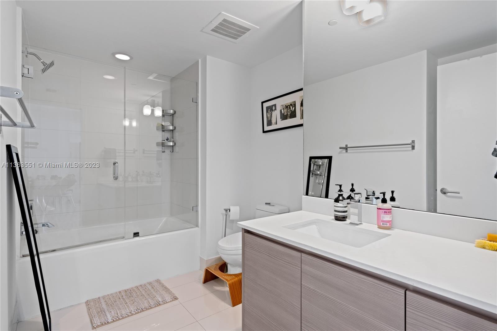 ICON BAY CONDO - Residential Lease
